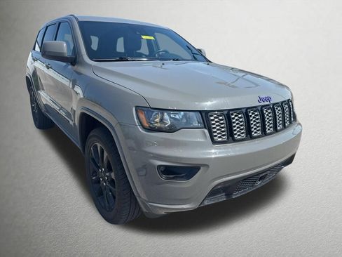 Used 2021 Jeep Grand Cherokee Laredo X image 1
