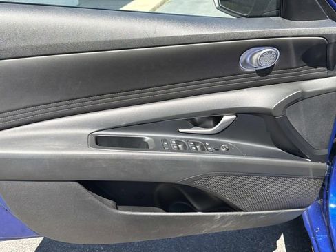 Used 2023 Hyundai Elantra SEL w/ Convenience Package FWD image 16