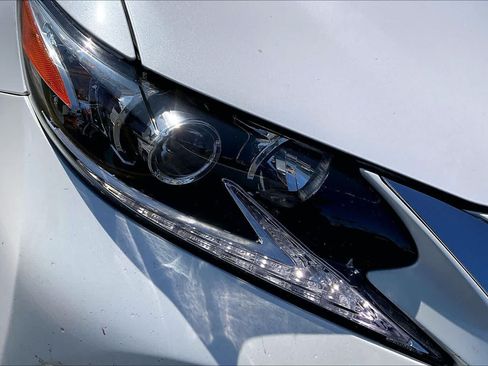 Used 2016 Lexus ES 300h w/ Navigation System Package FWD image 27