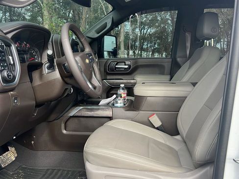 Used 2022 Chevrolet Silverado 2500 LTZ w/ LTZ Convenience Package image 3