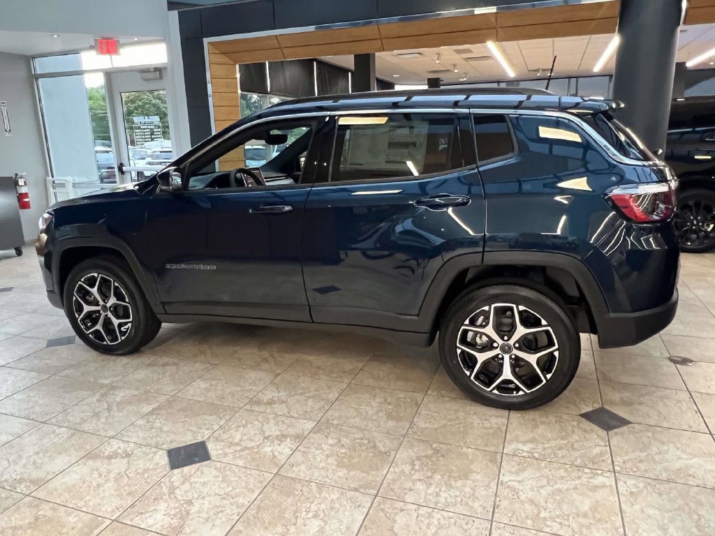Used 2026 Jeep Compass Limited AWD/4WD image 2