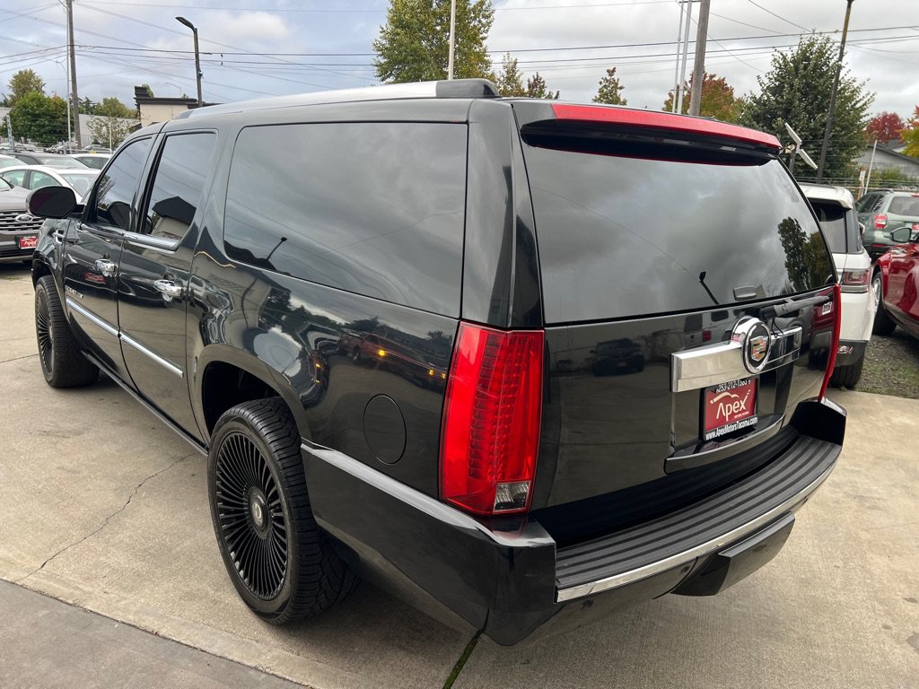 Used 2013 Cadillac Escalade ESV Luxury RWD image 5