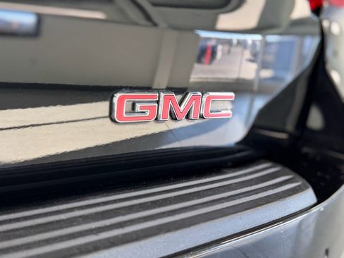 Used 2025 GMC Yukon XL Denali image 29