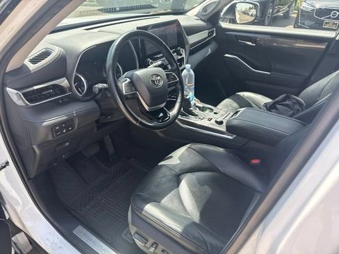 Used 2022 Toyota Highlander Limited AWD/4WD image 8