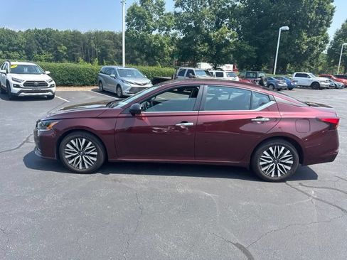 Used 2025 Nissan Altima 2.5 SV FWD image 8