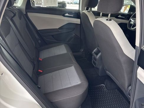 Used 2025 Volkswagen Taos S image 8