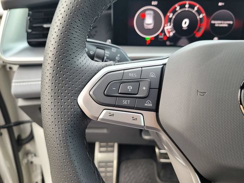 New 2026 Volkswagen Tiguan SE R-Line AWD/4WD image 21