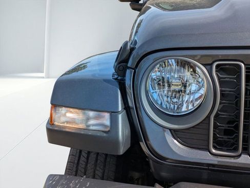 New 2025 Jeep Gladiator Sport image 8