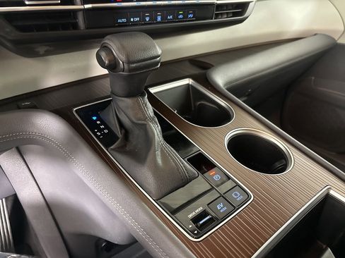 Used 2024 Toyota Sienna LE image 17