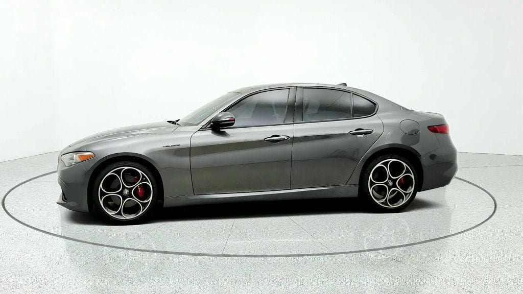 Used 2023 Alfa Romeo Giulia Veloce AWD/4WD image 8