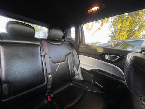 Used 2025 Jeep Compass Limited image 37