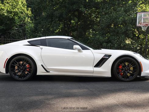 Used 2016 Chevrolet Corvette Z06 w/ 2LZ Preferred Equipment Group RWD image 19