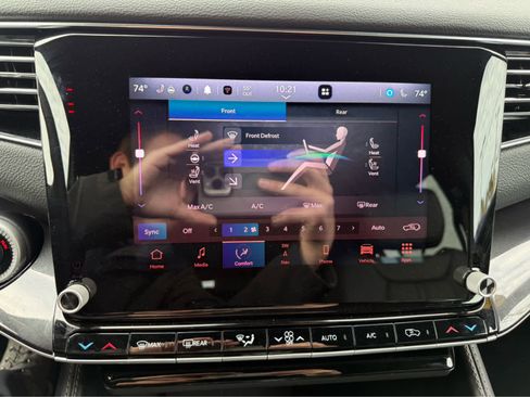 Used 2024 Jeep Wagoneer 4WD image 20