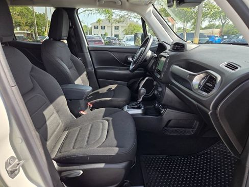 Certified 2022 Jeep Renegade Latitude w/ Convenience Group AWD/4WD image 19