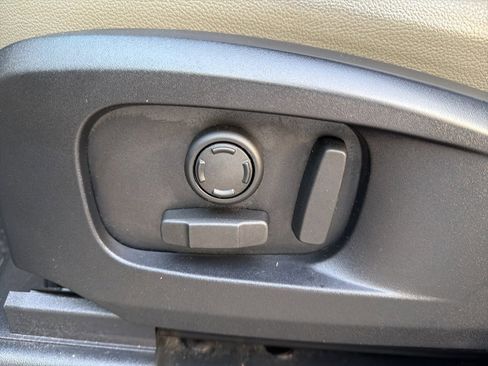 Used 2024 Land Rover Defender 110 S image 12