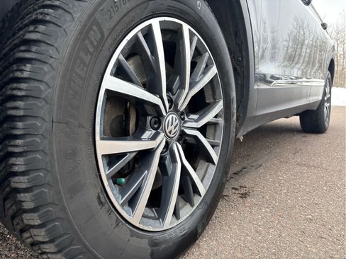 Certified 2020 Volkswagen Tiguan SE image 9