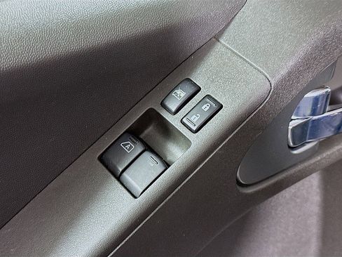 Used 2015 Nissan Frontier SV w/ SV Value Truck Package image 18