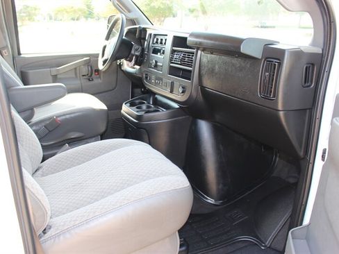 Used 2025 Chevrolet Express 3500 LT w/ LT Preferred Equipment Group RWD image 23