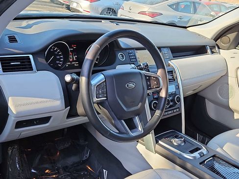 Used 2016 Land Rover Discovery Sport SE image 27