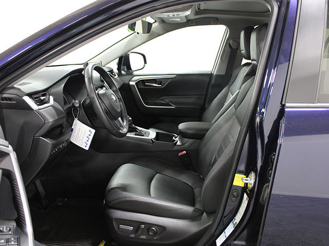 Certified 2022 Toyota RAV4 XLE Premium AWD/4WD image 10