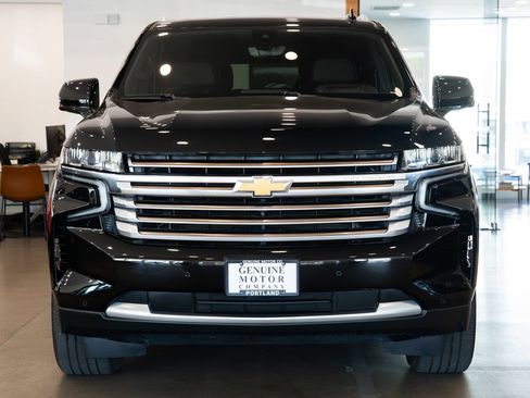 Used 2021 Chevrolet Tahoe High Country w/ Premium Package AWD/4WD image 2