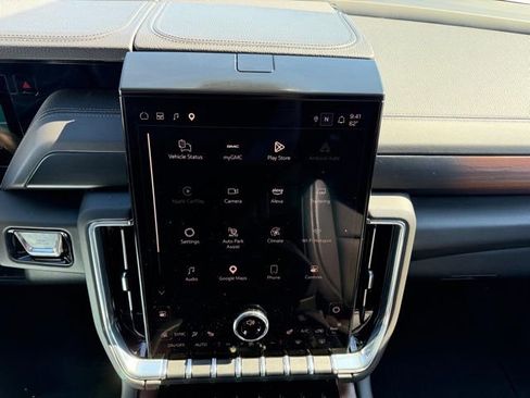 Used 2025 GMC Yukon Denali AWD/4WD image 23