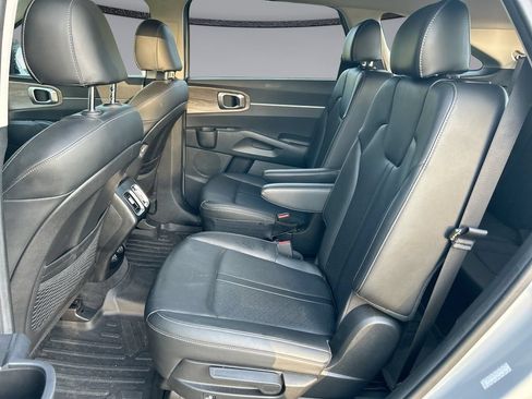 Used 2022 Kia Sorento EX w/ Panoramic Sunroof Package FWD image 23