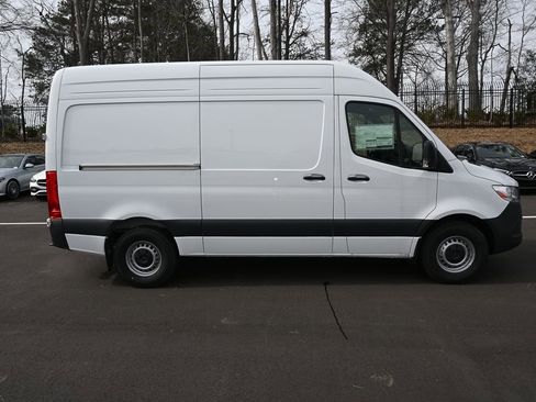Used 2025 Mercedes-Benz Sprinter 2500 image 25
