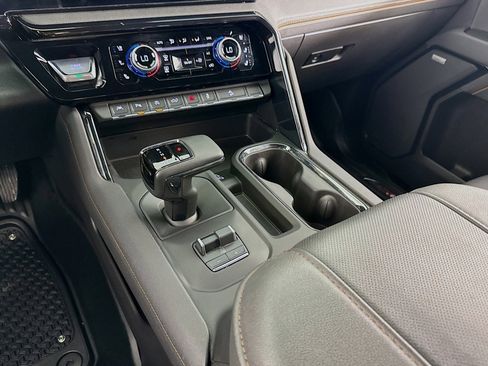 Used 2025 GMC Sierra 1500 AT4 image 5