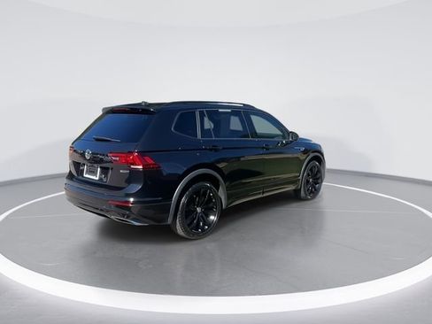 Certified 2021 Volkswagen Tiguan SE R-Line image 8