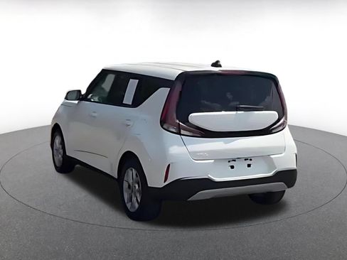 Used 2025 Kia Soul LX w/ LX Technology Package FWD image 11