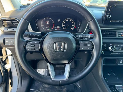 Used 2024 Honda Pilot Touring image 23