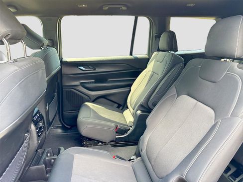 Used 2024 Jeep Grand Cherokee L Laredo image 27