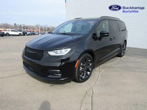 Used 2025 Chrysler Pacifica Limited FWD image 47