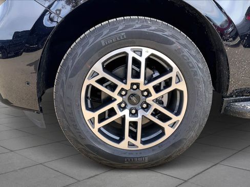 New 2025 Ford Expedition Active image 11