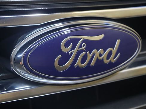 Used 2016 Ford Expedition EL XLT w/ Equipment Group 202A image 14