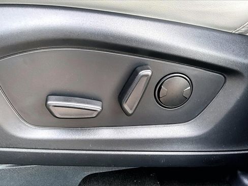 New 2025 Ford Explorer Active w/ Active Comfort Package image 18