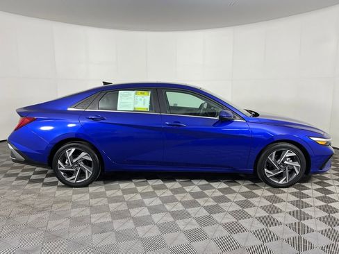 Used 2025 Hyundai Elantra SEL image 5