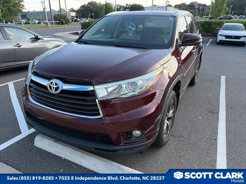 Used 2016 Toyota Highlander XLE AWD/4WD image 1