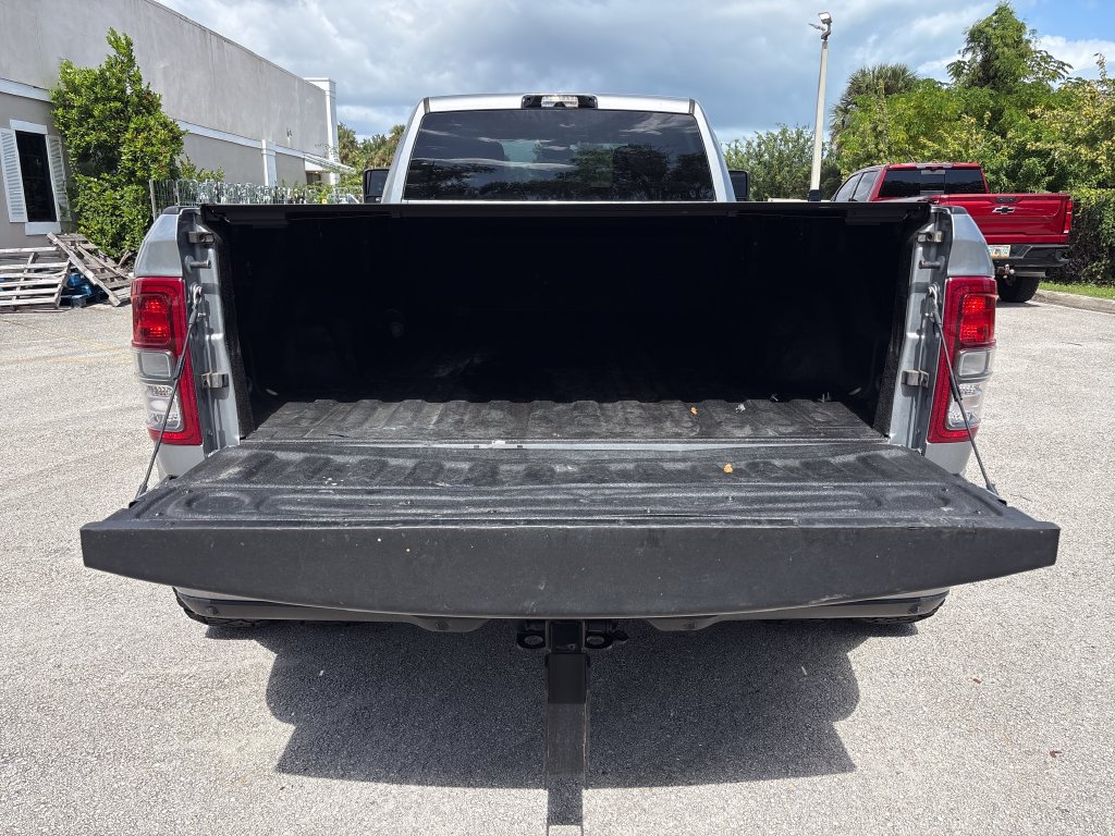 Used 2023 RAM 3500 Big Horn w/ Night Edition AWD/4WD image 9
