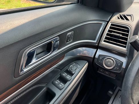 Used 2019 Ford Explorer Limited w/ Class III Trailer Tow Package FWD image 26