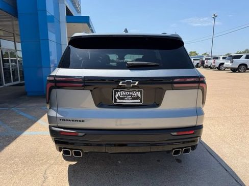 Used 2026 Chevrolet Traverse LT w/ Midnight/Sport Edition FWD image 4