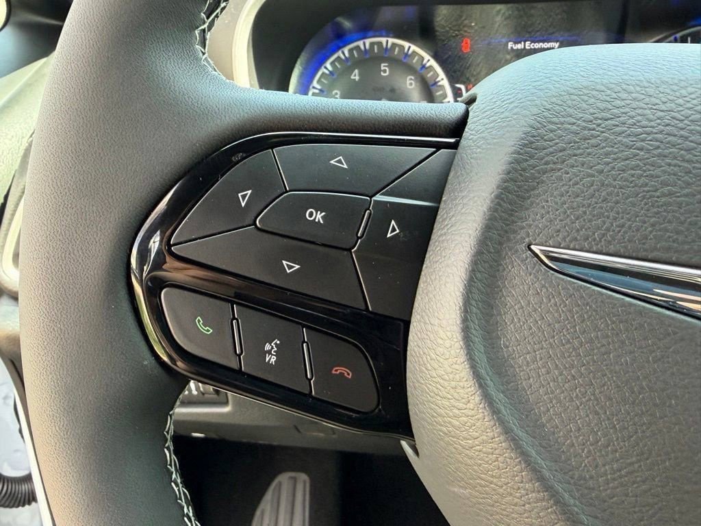 New 2026 Chrysler Pacifica Select FWD image 18