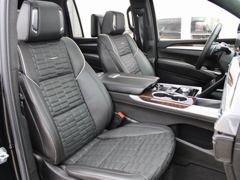 Used 2025 Cadillac Escalade ESV Sport Platinum w/ LPO, ONYX Package image 30