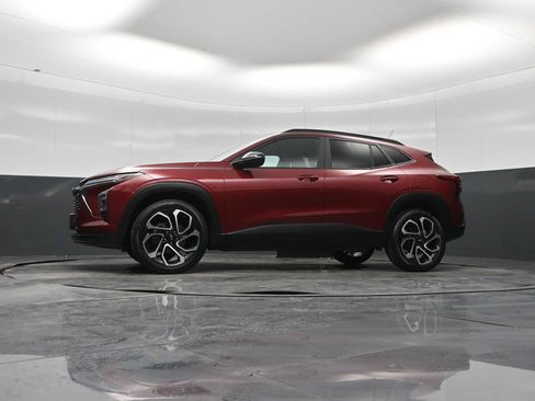 Used 2025 Chevrolet Trax RS w/ Sunroof Package image 21