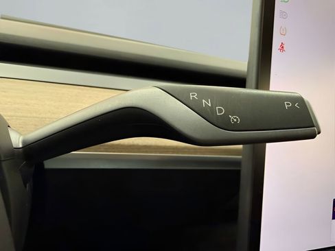 Used 2022 Tesla Model Y Long Range image 18