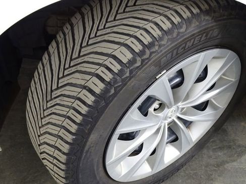 Used 2017 Toyota Camry LE image 38