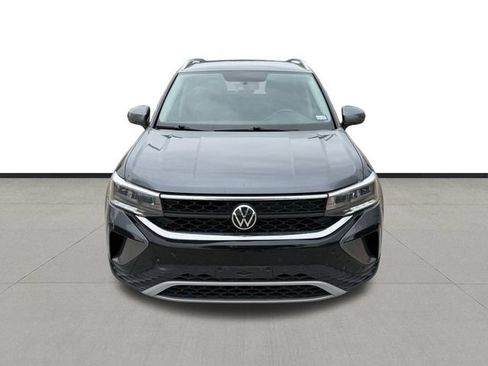 Used 2022 Volkswagen Taos SE FWD image 2
