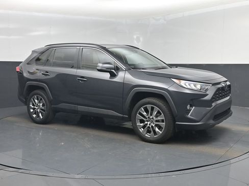 Used 2020 Toyota RAV4 XLE Premium image 1