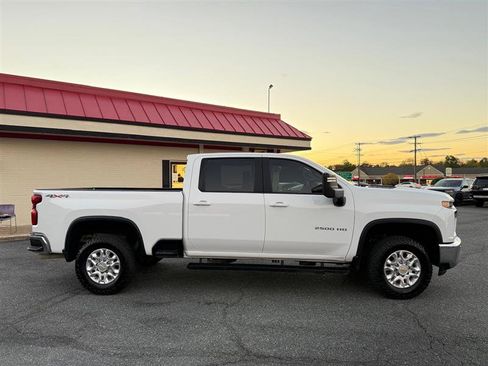 Used 2022 Chevrolet Silverado 2500 LT w/ Convenience Package image 6